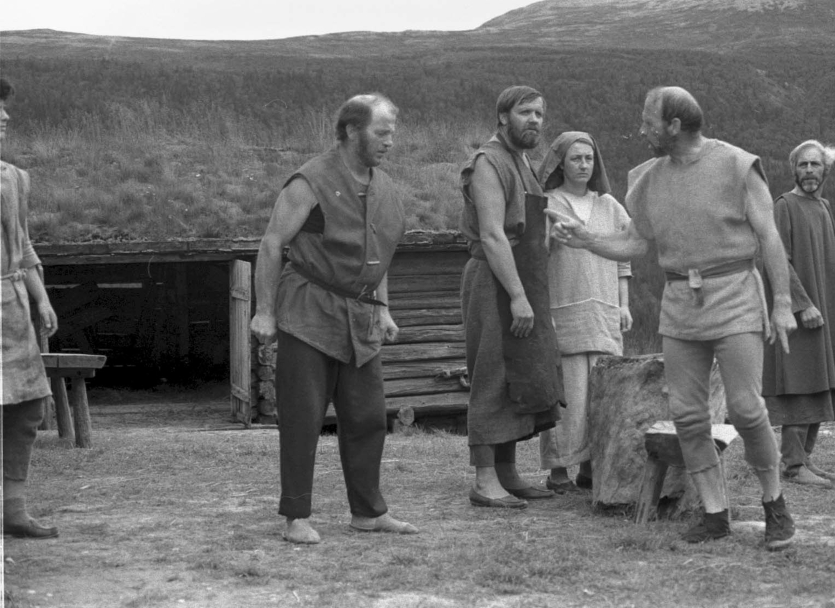 Per Hvamstad, Tylldalen, Olsokspelet, Dei urolege av hjerte, Teater