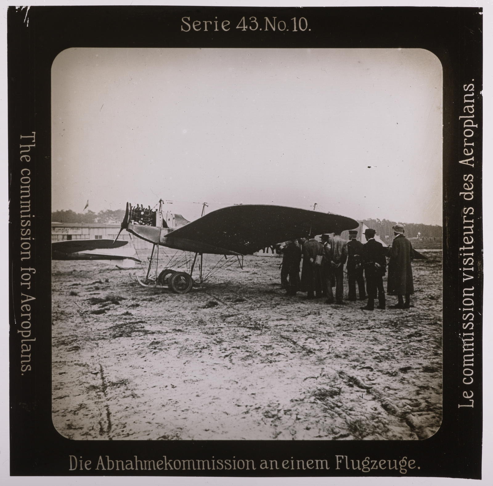Desconegut, Die Abnahmekommission an einem Flugeuze Projection für Alle