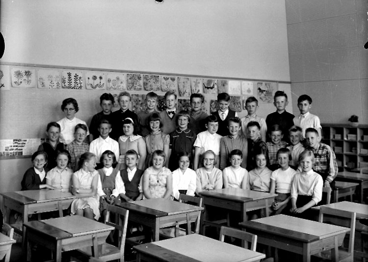 Sven Lindskog, Vasaskolan, klassrumsinteriör, 33 skolbarn med lärarinna fröken Ingrid Lundqvist. Klass 4Au.