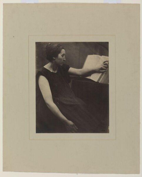 Cameron, Julia Margaret, A Sibyl after the manner of Michelangelo