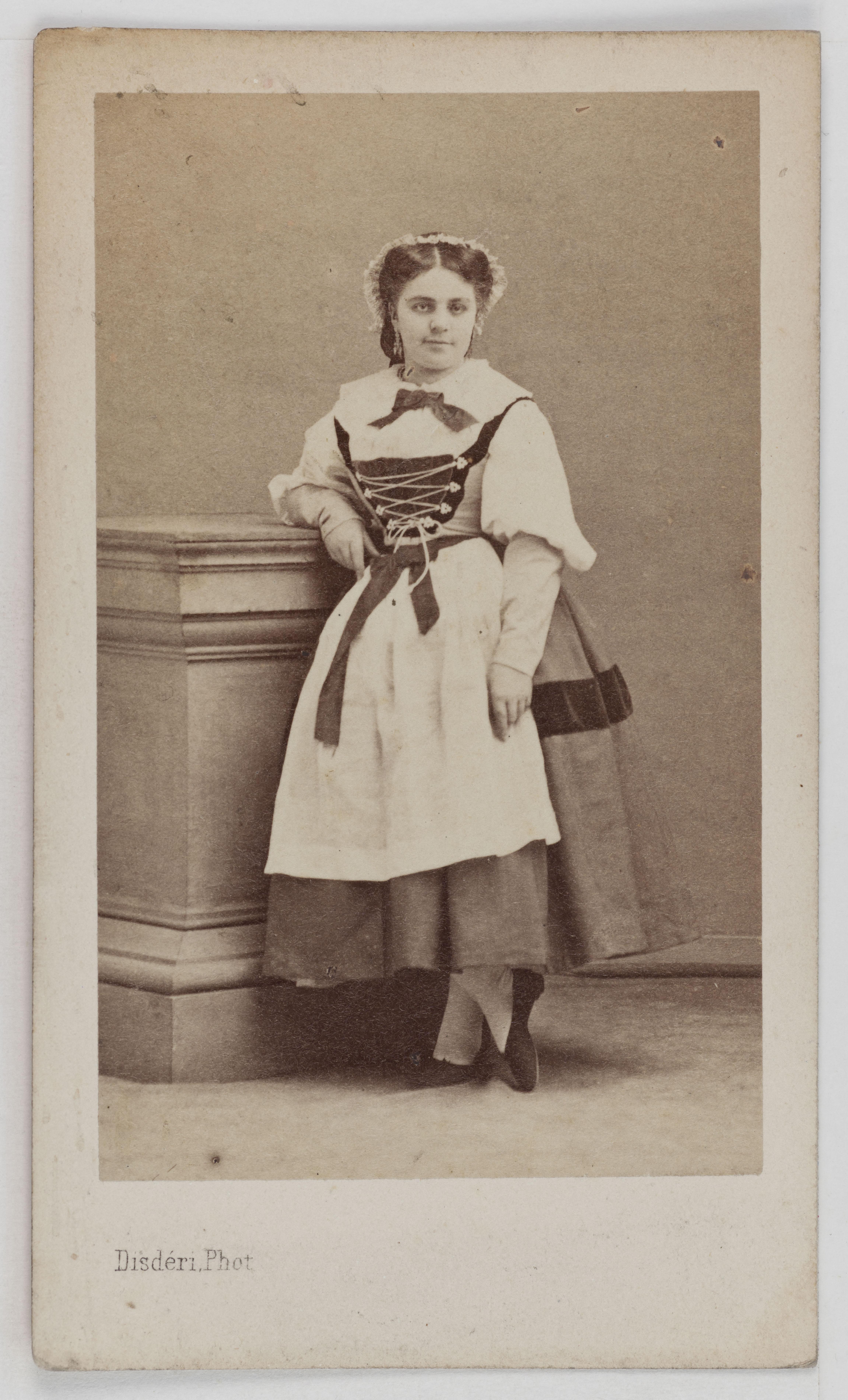 André-Adolphe-Eugène Disdéri, Portrait de Zélie, danseuse au Théâtre de la Porte Saint Martin et à l'Opéra.