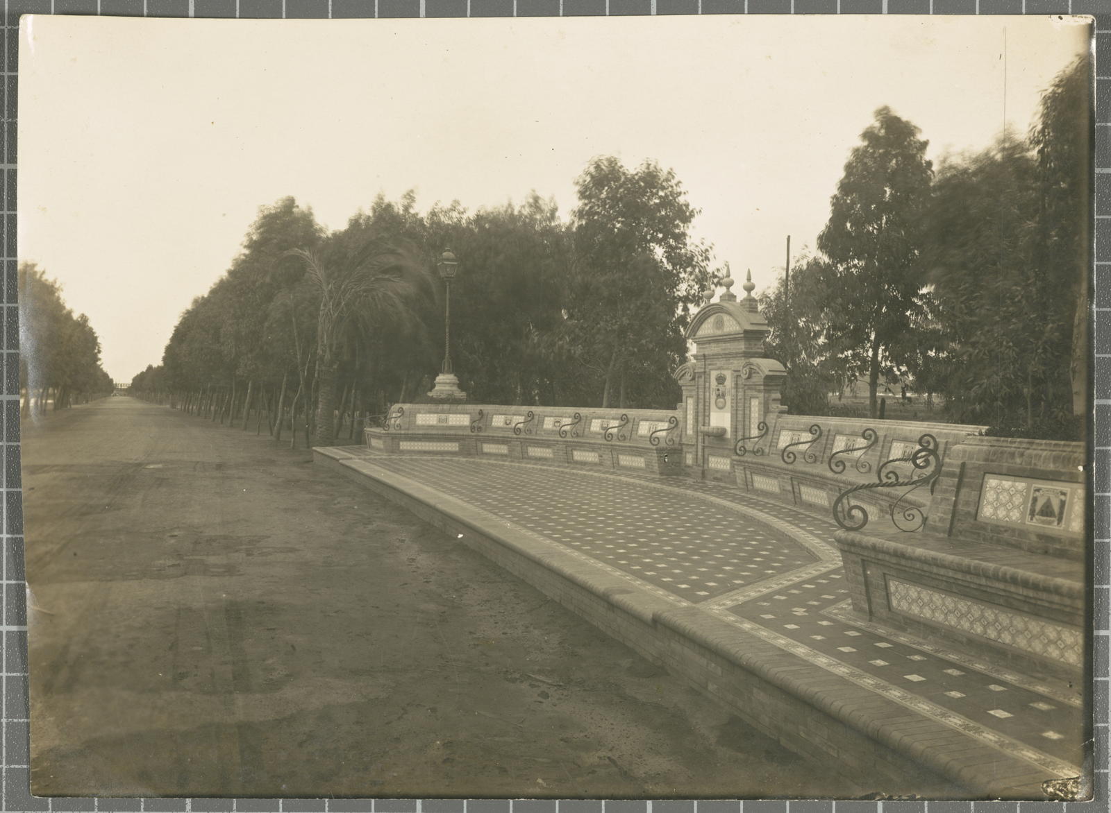 Desconegut, Avenida de la Rabida y banco de las Naciones Americanas