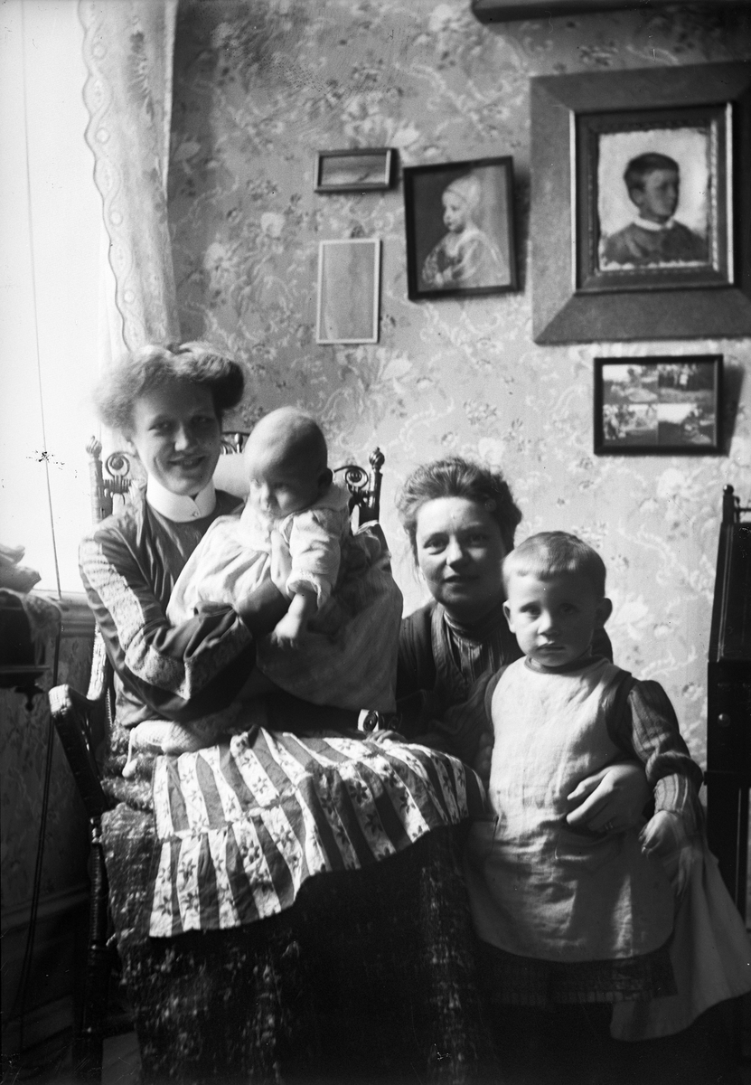 Okänd,, Two women, one likely Christiane Liljefors with infant and little boy in the home, likely in Sweden