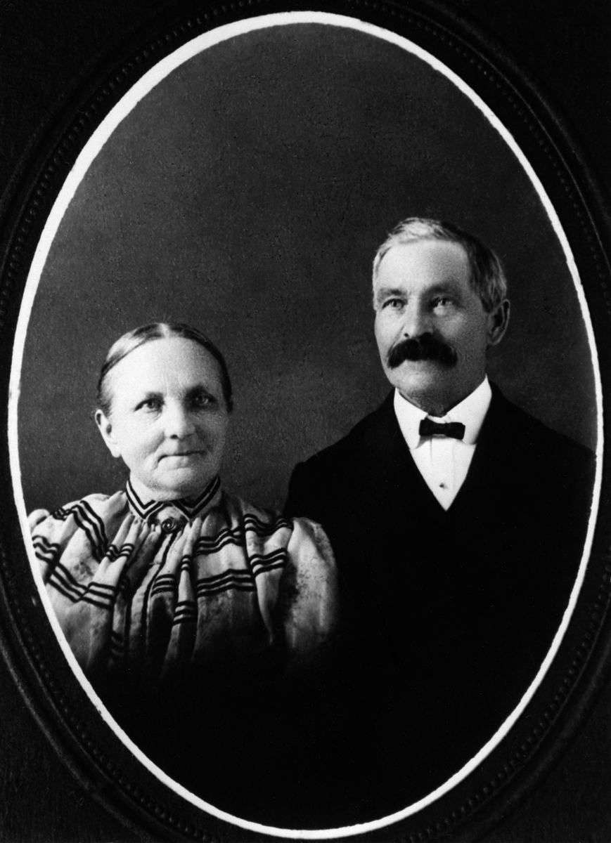 Anno Domkirkeodden, SKRAMSTADENGEN, MARIE JANSDATTER 1829 - 1916 FØDT I SVERIGE OG HANS NILSEN 1835 - 1915 FØDT I HOFF I SOLØR, HUSMANNSFOLK PÅ GRYLLING I 1875, PÅ SKRAMSTAD RUNDT 1900