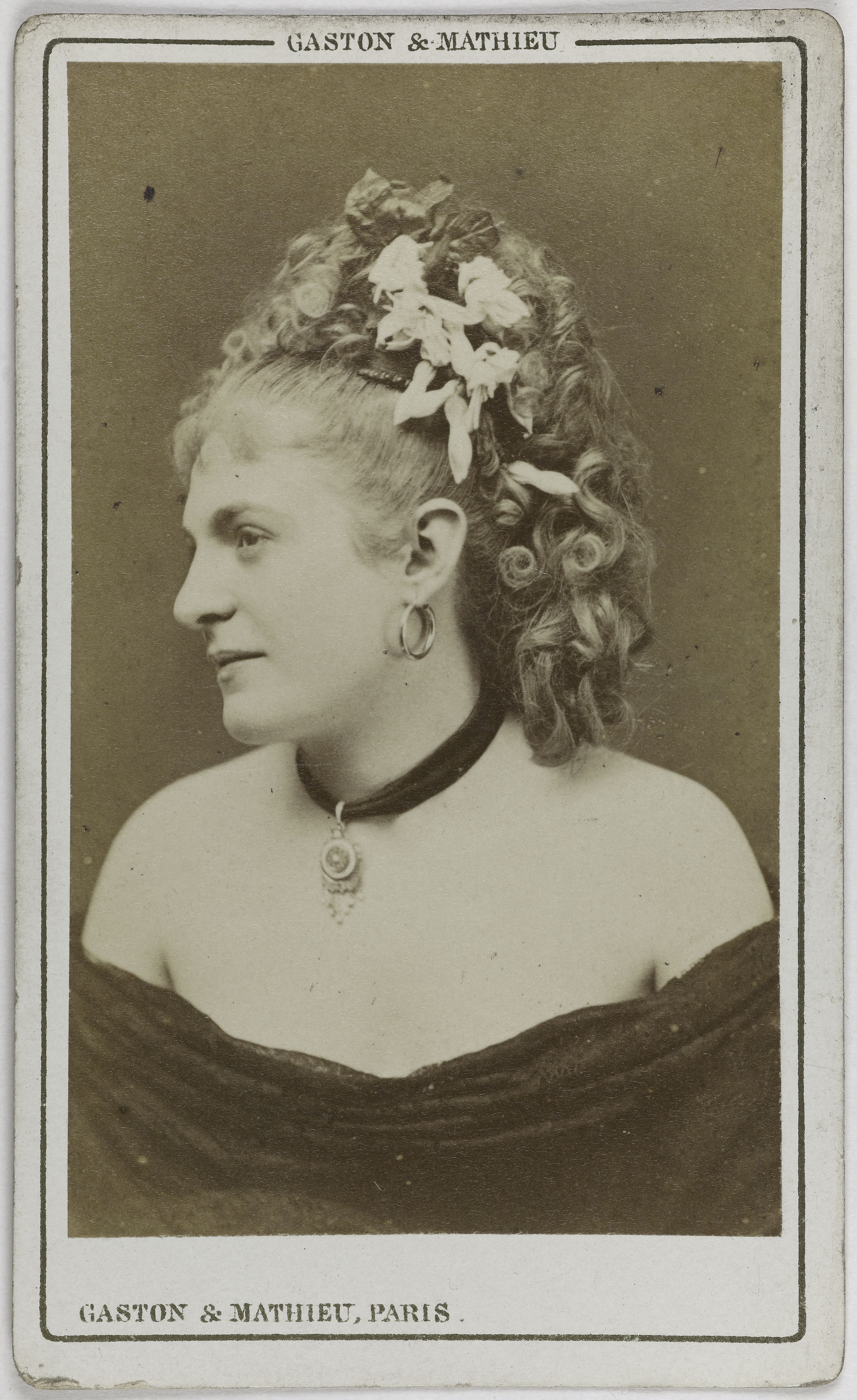 Mathieu & Cie Gaston, Portrait de Perly, (Eva Perlès, dite), (actrice)