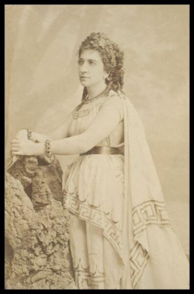 London Stereoscopic and Photographic Company, Guy Little Theatrical Photograph