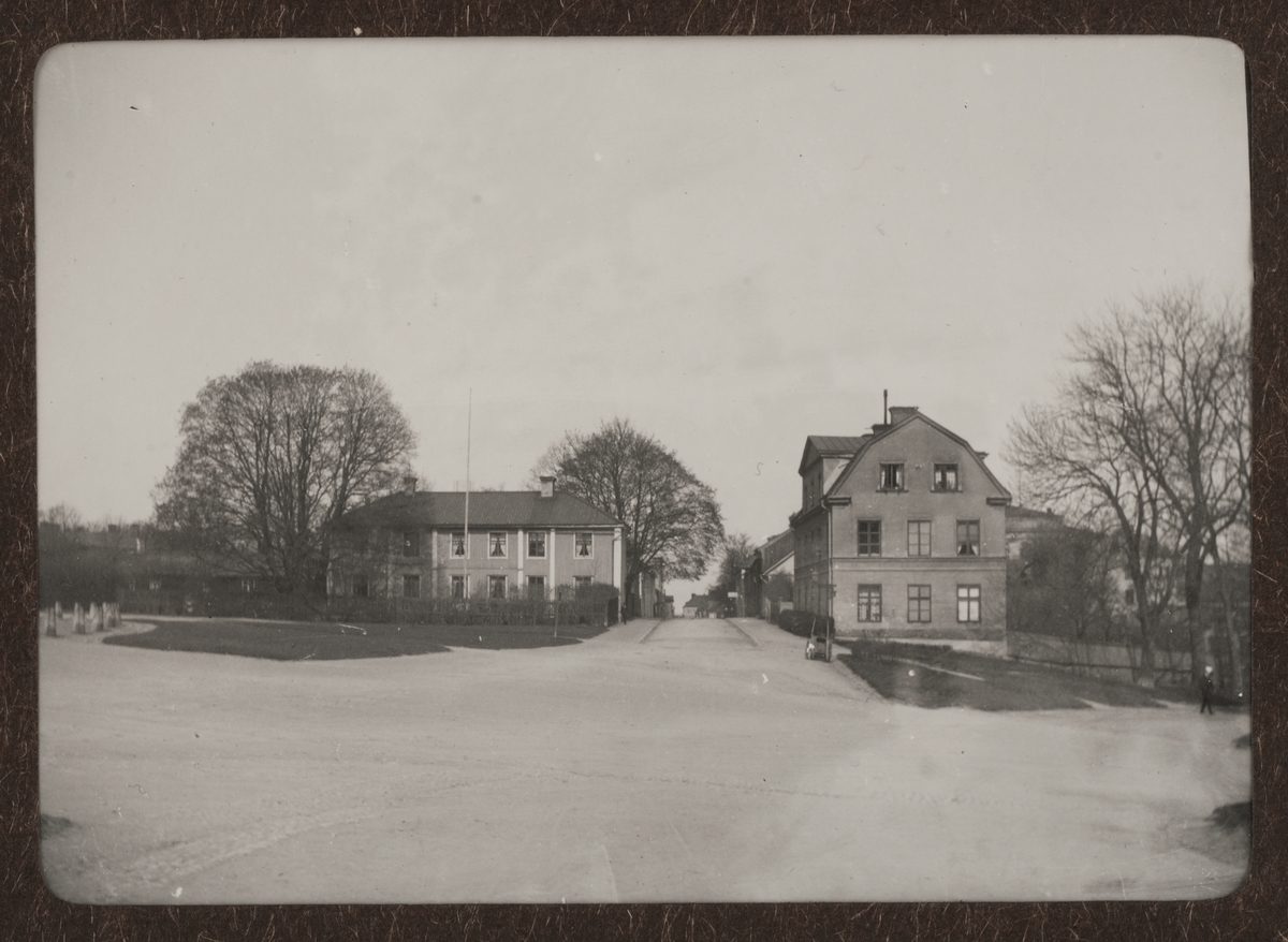 August Fredrik Schagerström, "Upsala. Geijersgården och gamla posthuset", Övre Slottsgatan, Uppsala 1913