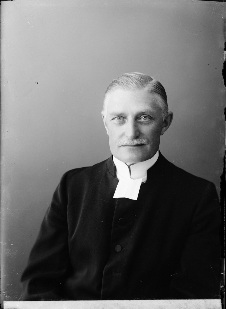 Skötsner-Edhlund, Ateljéporträtt - pastor Widman från Börstil socken, Uppland