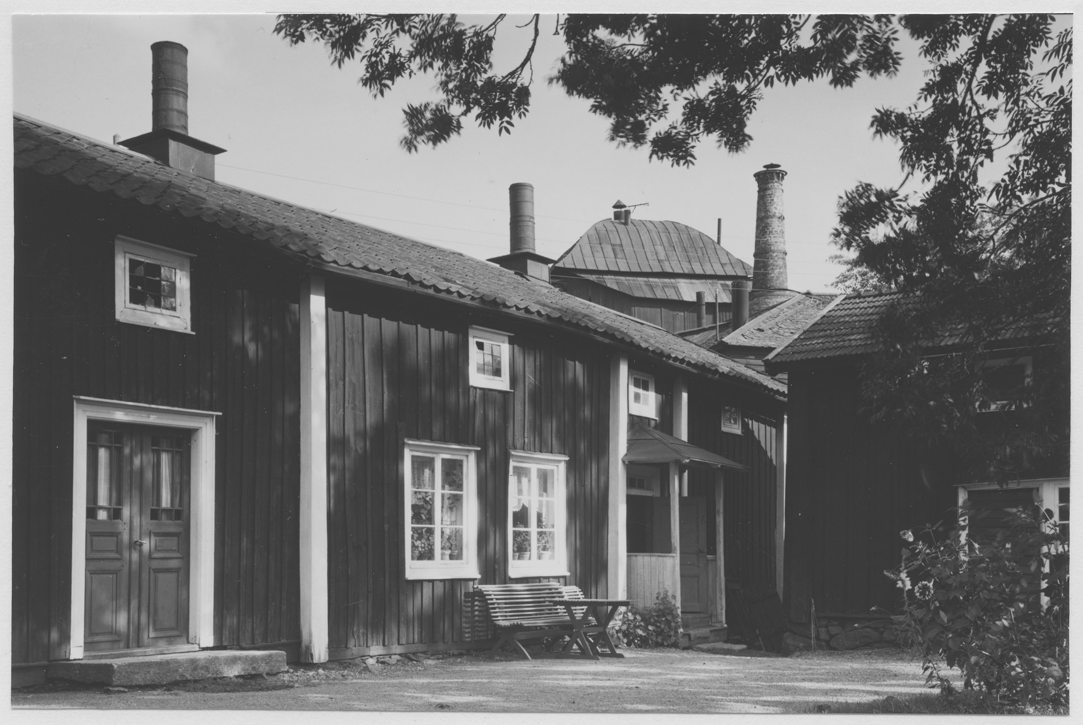 Mårten Sjöbeck, Gamla Pershyttan, Domargården med träkolshyttan i bakgrunden