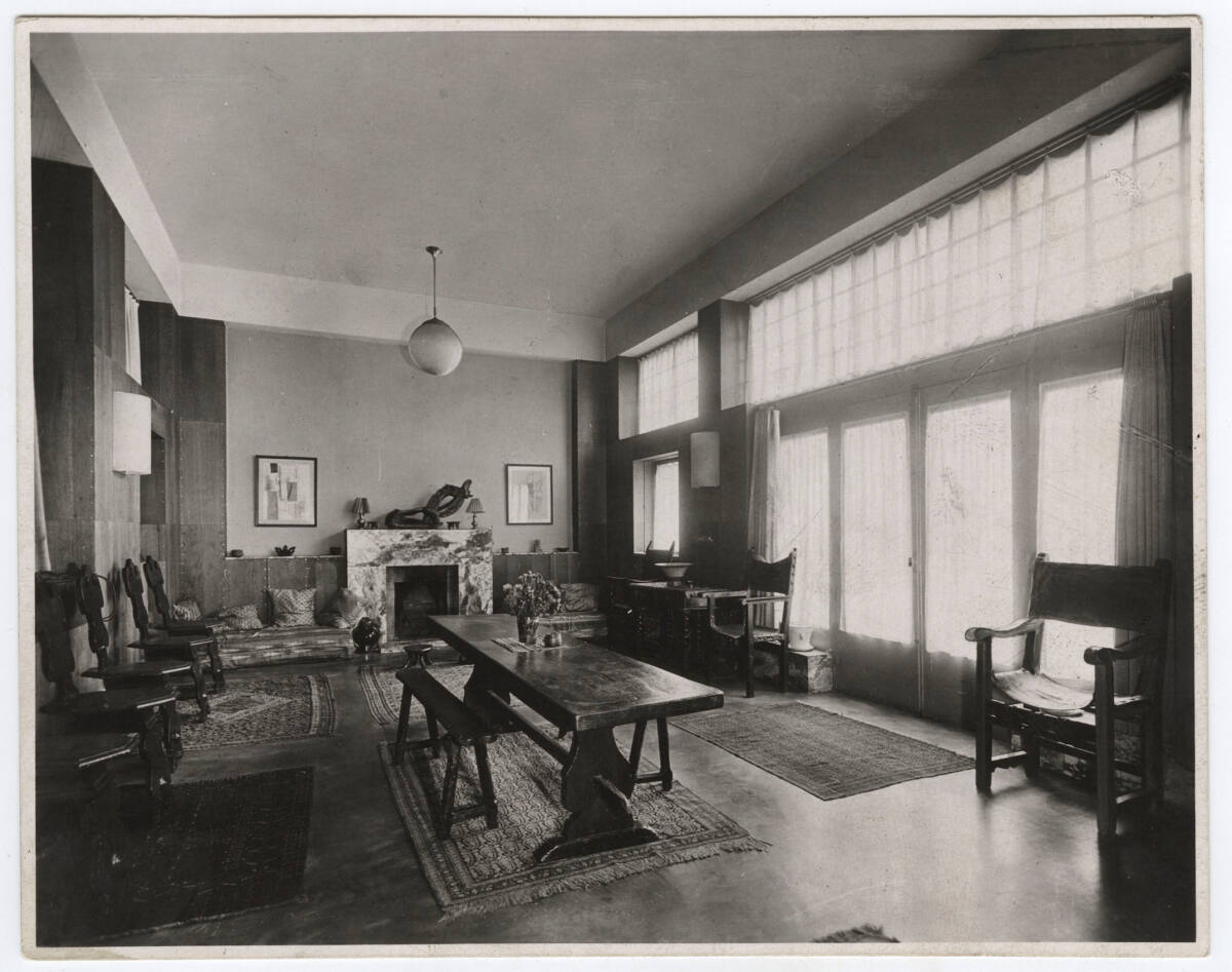 Anonym, Haus Tristan Tzara, Paris XVIII, 15, Avenue Junot, Frankreich, Salon, Blick gegen die Fensterwand