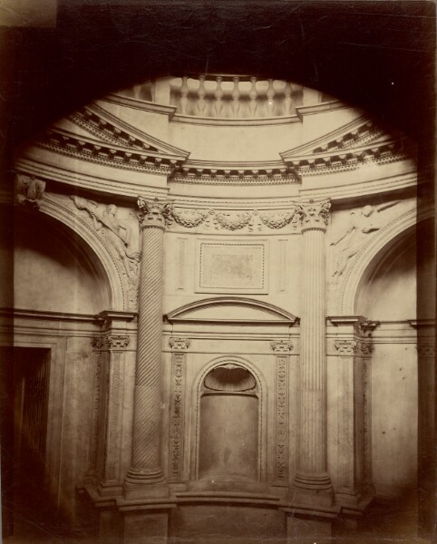 Unknown, [Interior of a pilgrims church]