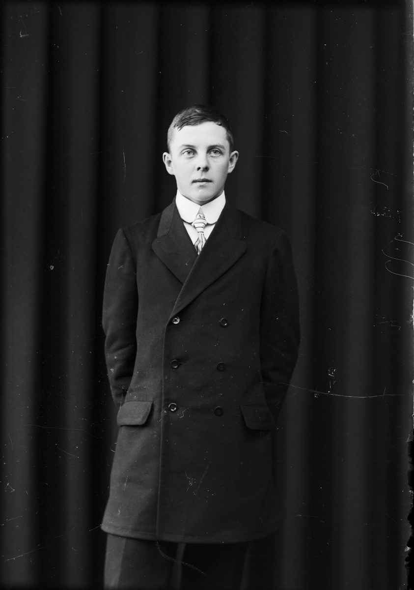 Skötsner-Edhlund, Ateljé Portrait - Boy, Östhammar, Uppland
