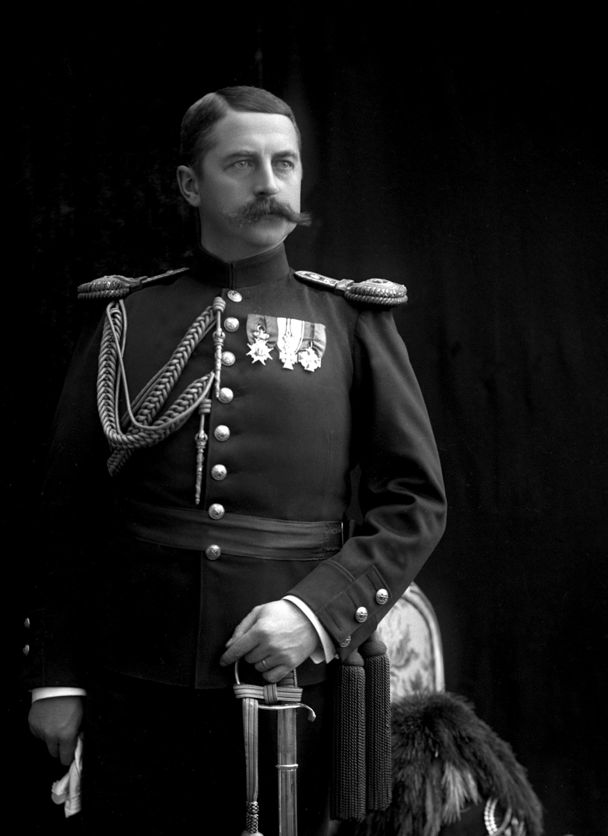 Gustav Borgen, Portrett, Ivar Aavatsmark i uniform
