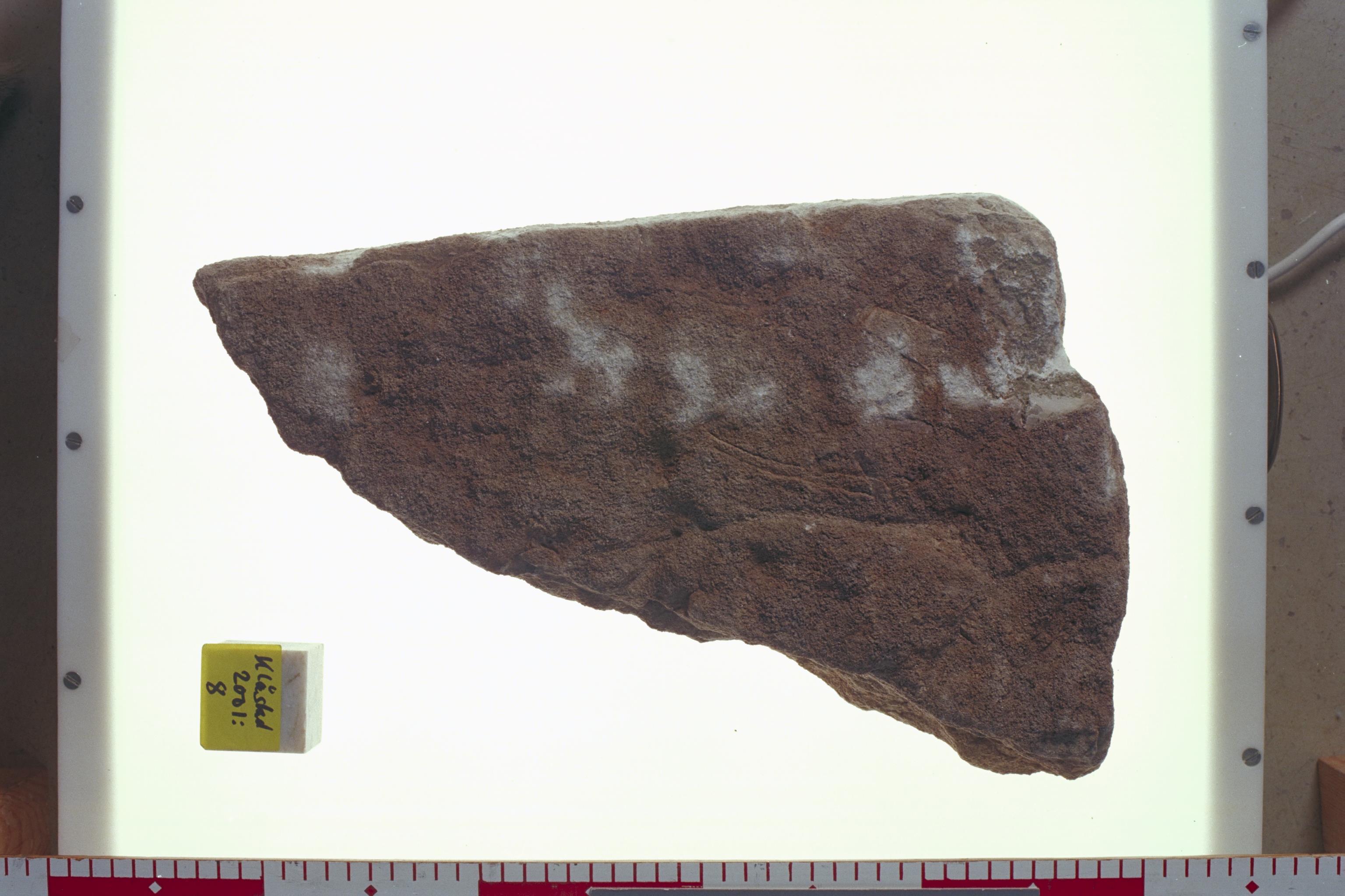 Bengt A Lundberg, ÖgNf2000 Klosterstad fragment med runor