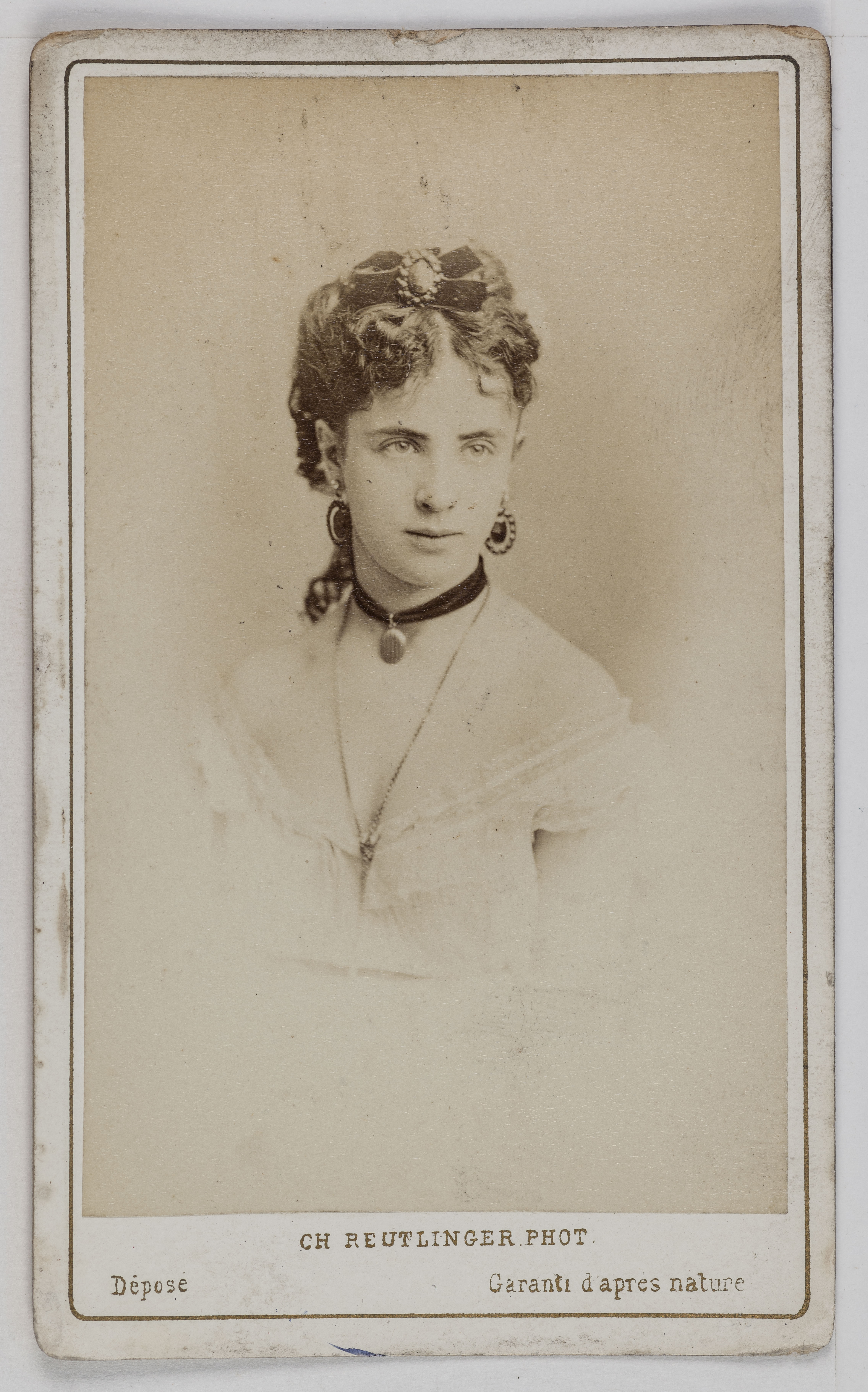 Charles Reutlinger, Portrait de Lucie Verneuil (-1890), actrice au Théâtre du Palais Royal en 1865.