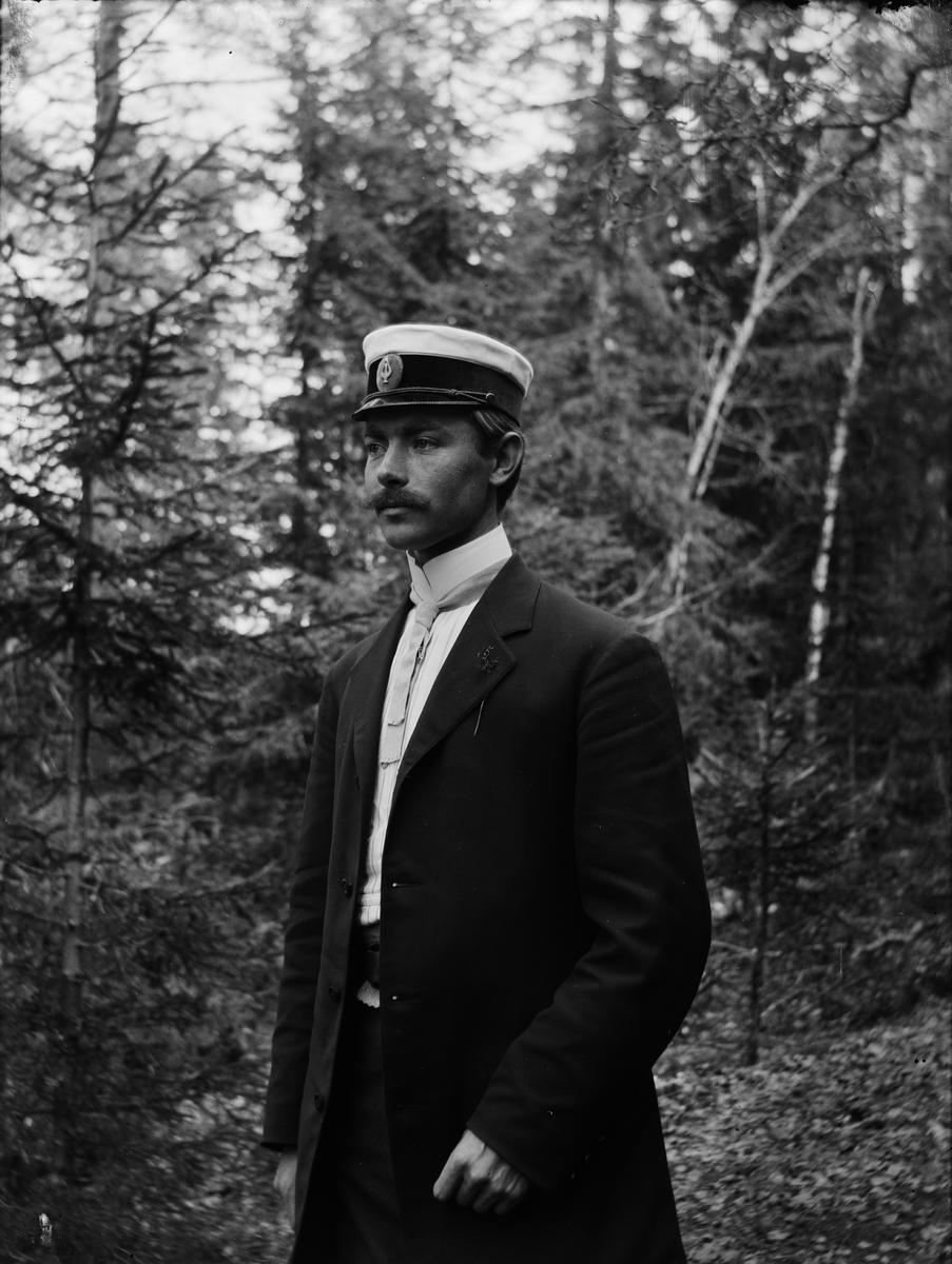 Josef Ärnström, Josef Ärnström med uniformsmössa, Uppsala