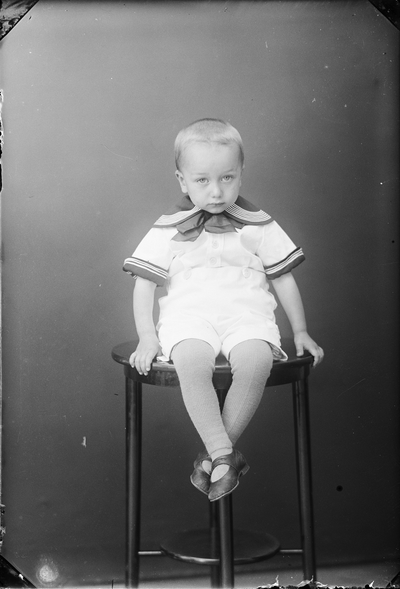 Skötsner-Edhlund, Ateljé portrait - son of Hilda Gauffin from Lövsta Bruk, Uppland 1930