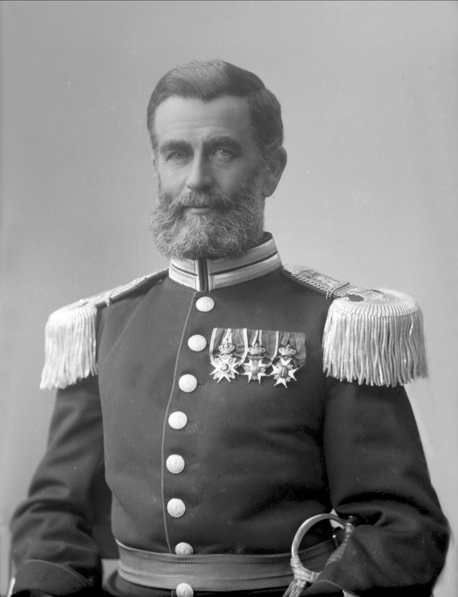 Gustav Borgen, Portrett, Olaf Wilhelm Petersen (1841-1909), i uniform.