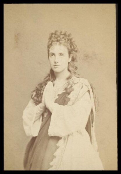 London Stereoscopic and Photographic Company, Guy Little Theatrical Photograph