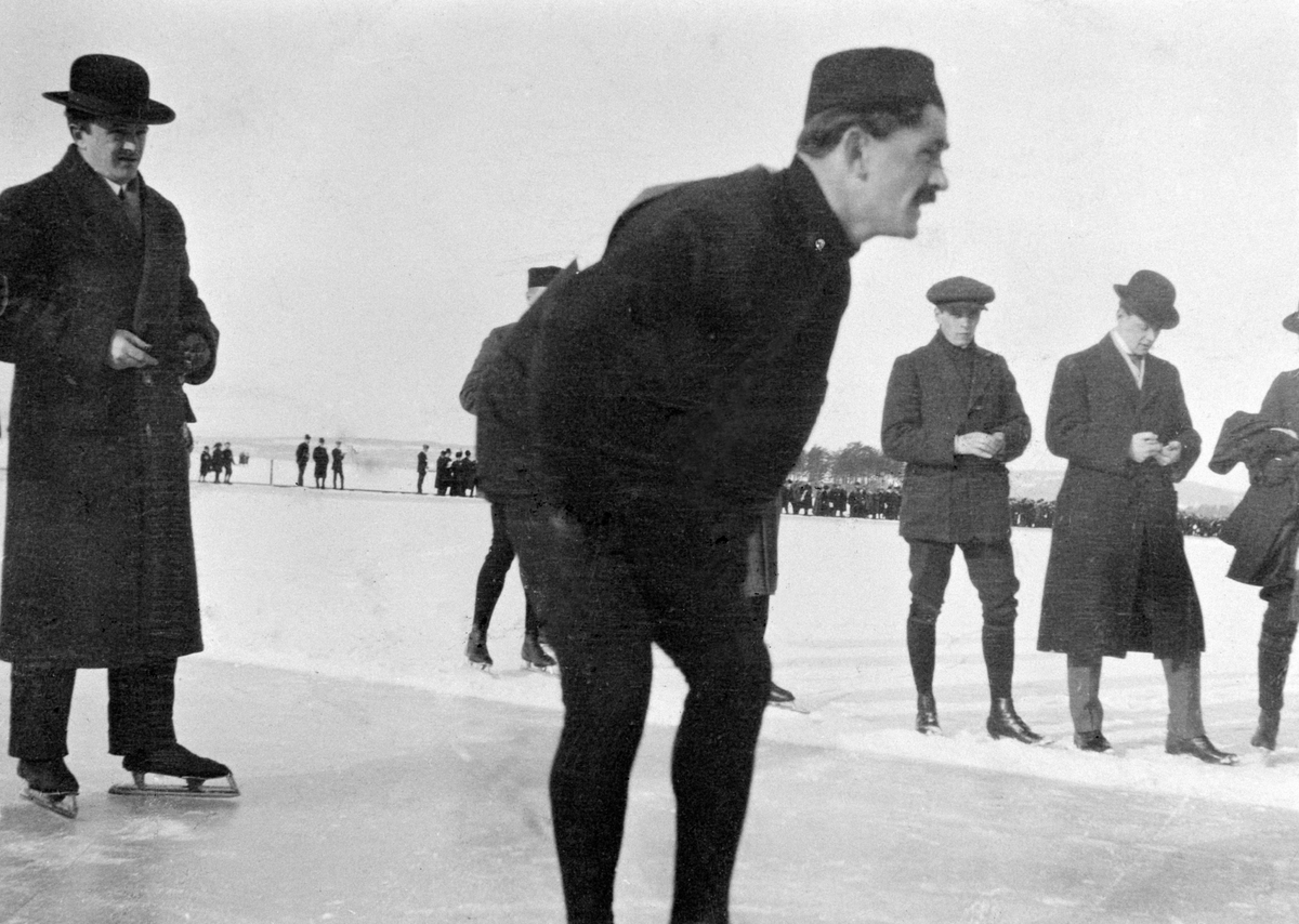 Anno Domkirkeodden, SKØYTELØP PÅ MJØSISEN 16. 03. 1913, OSCAR MATHISEN HAR SATT NY NORSK REKORD PÅ 5000 METER SKØYTER : 8. 38. 6.
