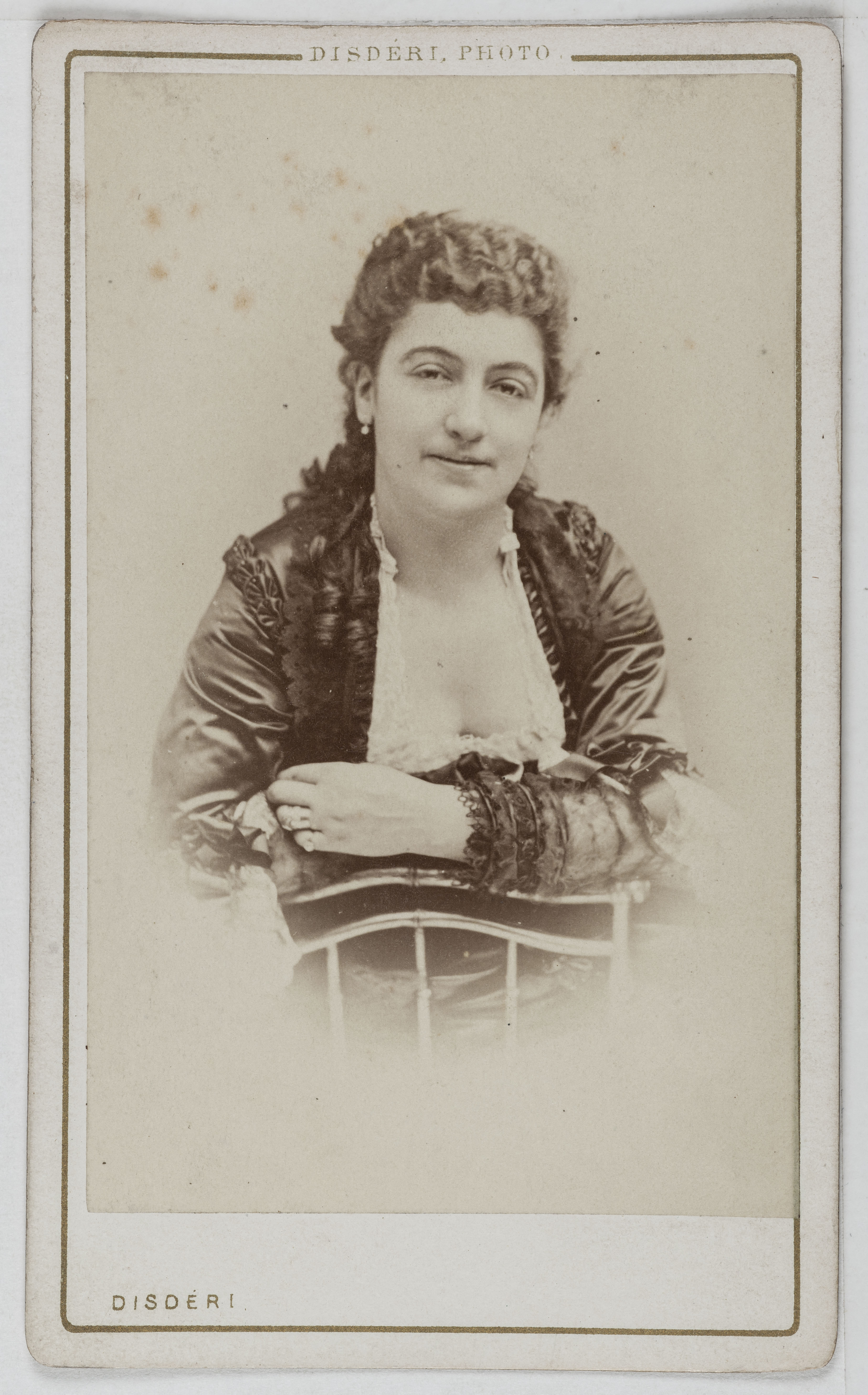 André-Adolphe-Eugène Disdéri, Portrait de Georgette Viguier, dite Georgette Olivier, actrice de théâtre entre 1857 et 1875.