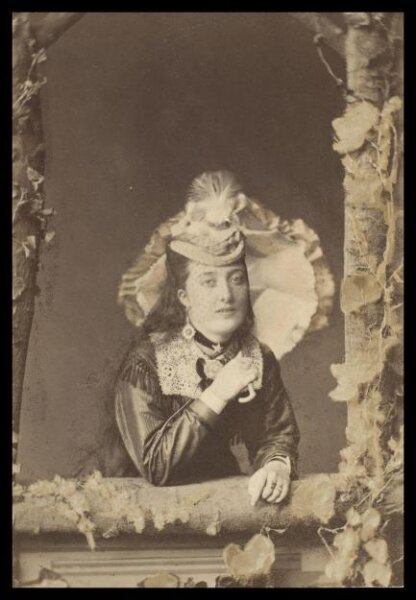 London Stereoscopic and Photographic Company, Guy Little Theatrical Photograph