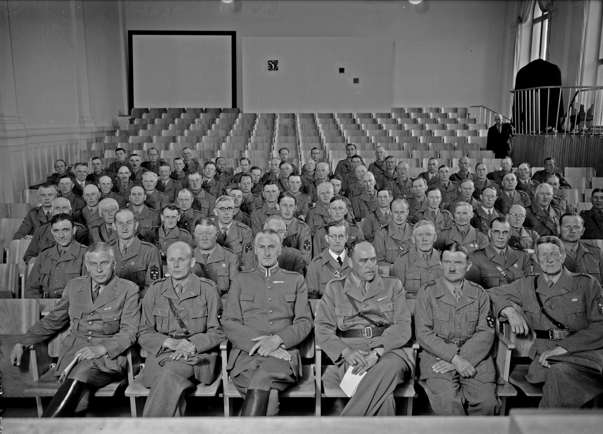 Paul Sandberg, Befäl från hemvärnet inom Uppsala försvarsområde på kurs i Universitetshusets sal X