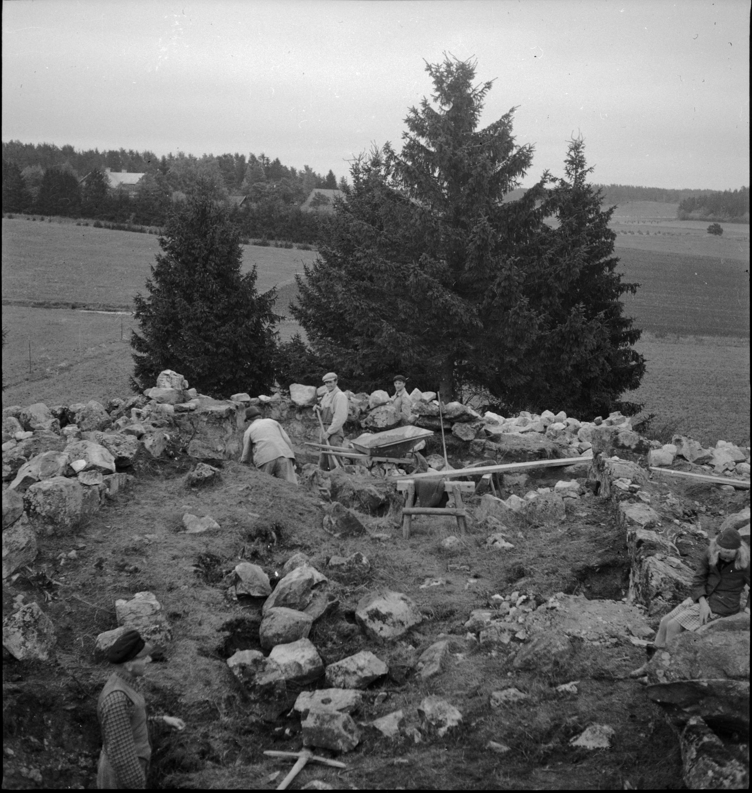 Per Olof Westlund, Hölö, Överhölö kyrkoruin