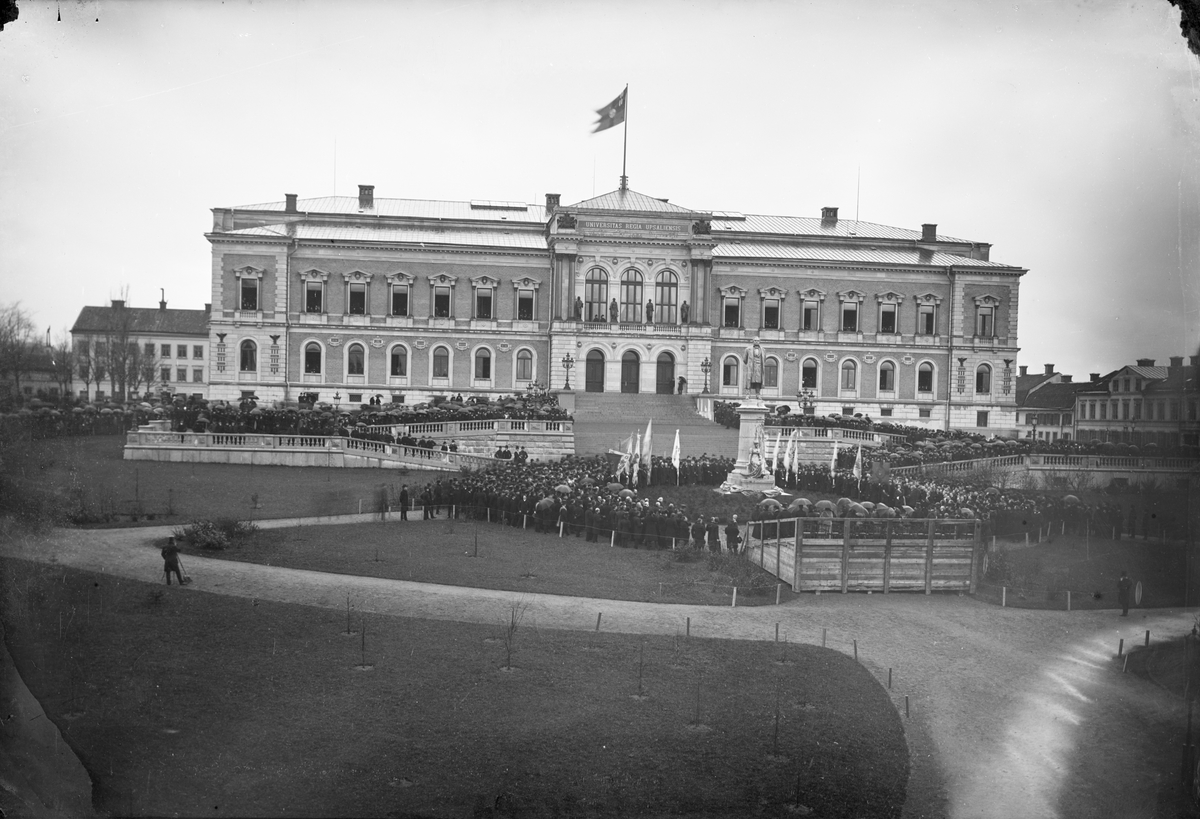 Henri Osti's Fotografiateliér, Geijerstatyns invigning, Universitetsparken, Uppsala 1889
