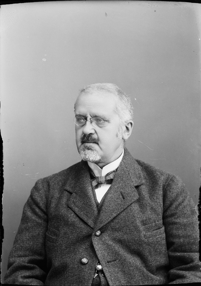 Skötsner-Edhlund, Ateljéporträtt - man, Östhammar, Uppland