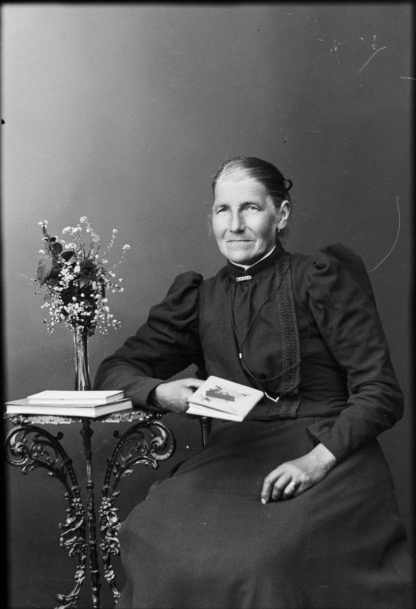 Skötsner-Edhlund, Ateljé Portrait - Woman, Östhammar, Uppland