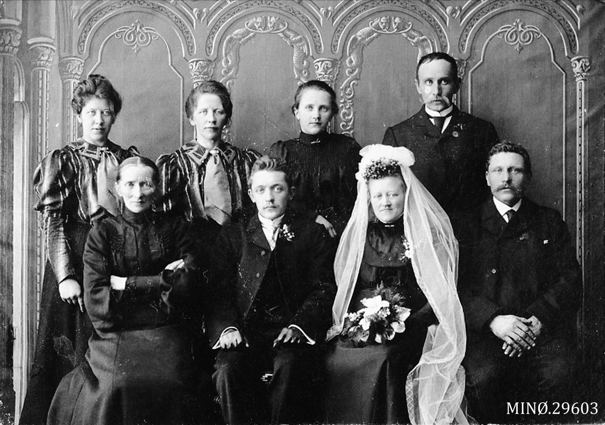 Iv. Olsen, Brudebilde. Portrett av personer.
