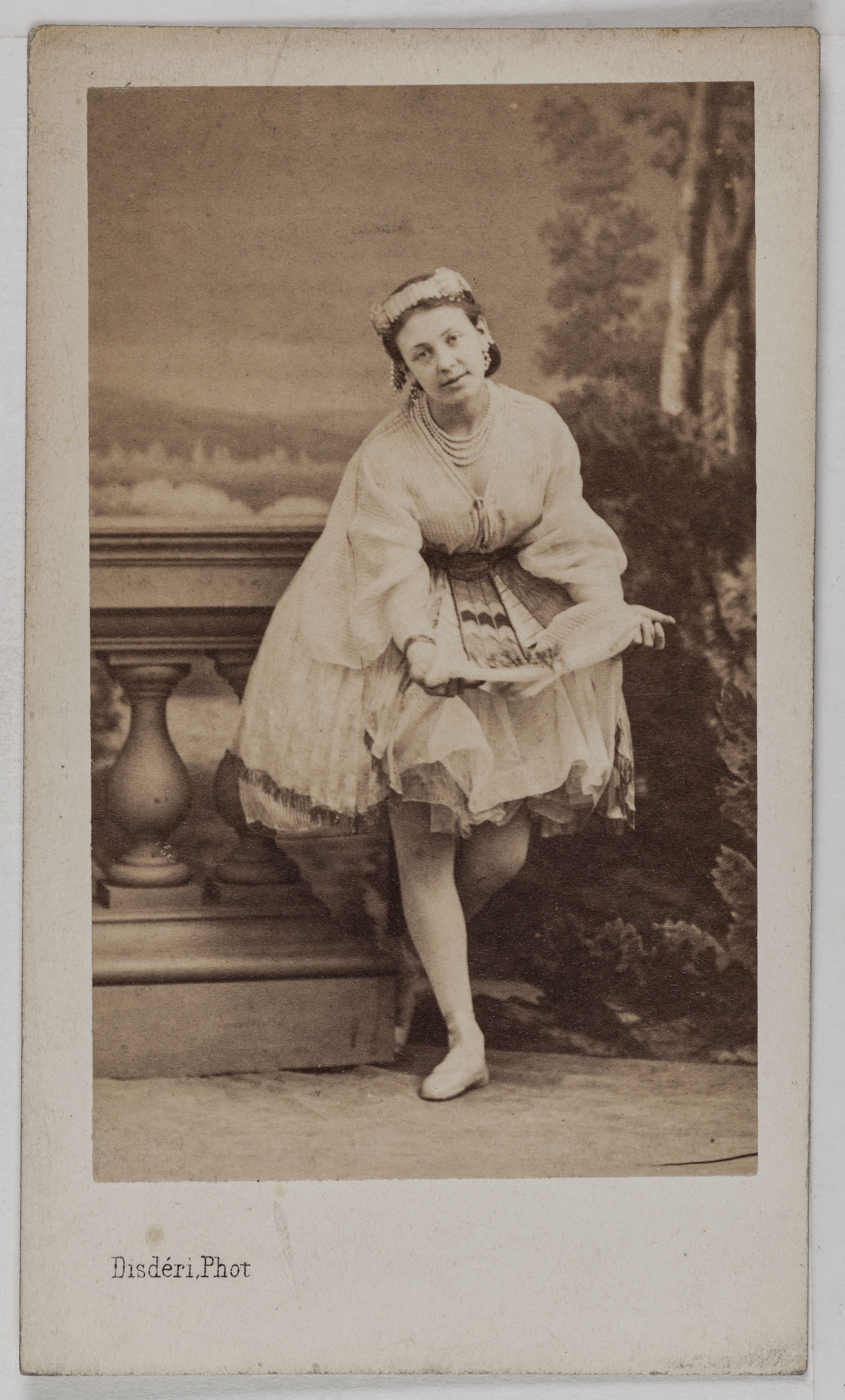 André-Adolphe-Eugène Disdéri, Portrait de Malo Thérèse, (épouse Legrand), (danseuse)