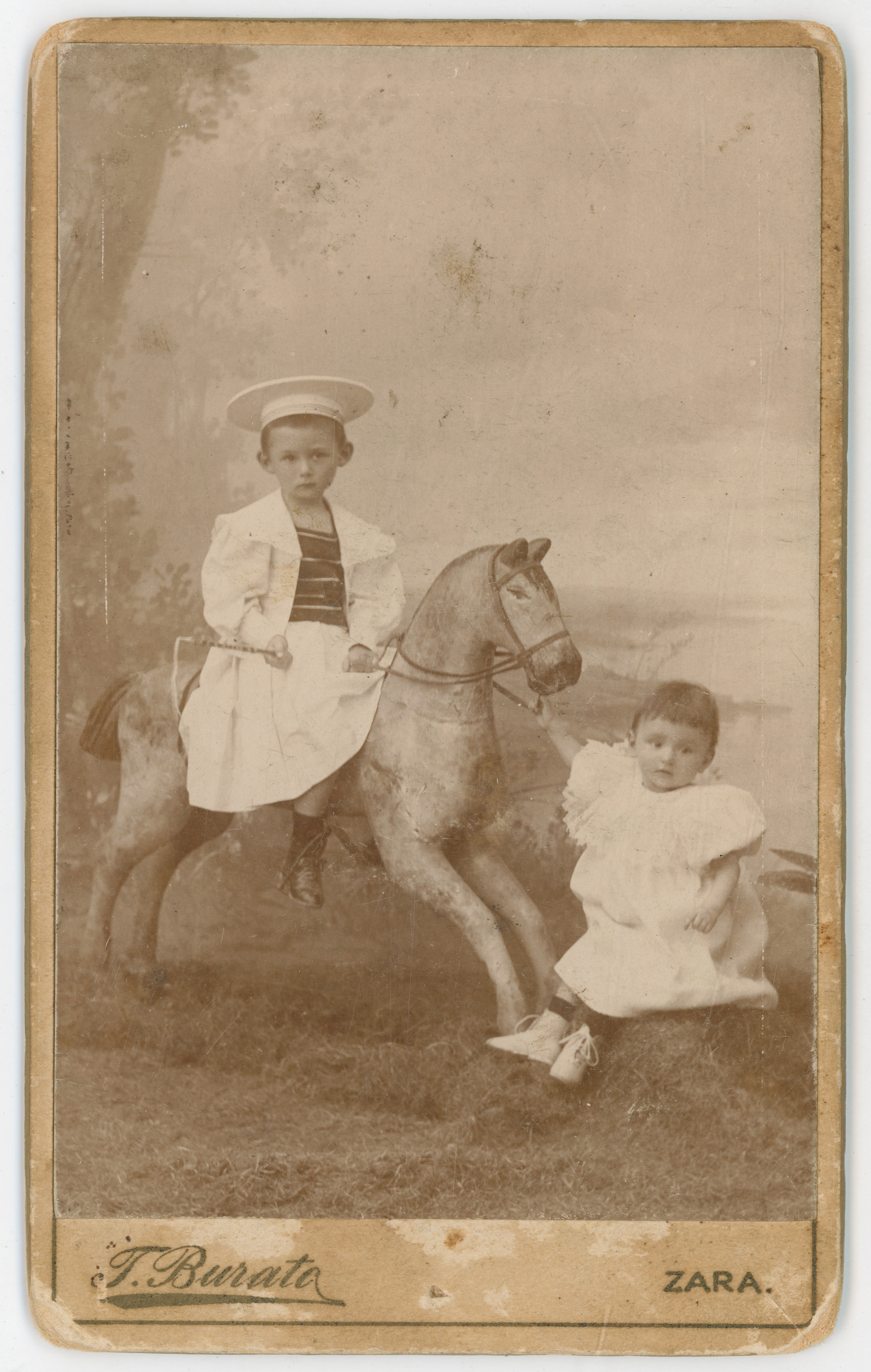 Tomaso (1840-03-27––1910-01-17) Burato, Djevojčice s drvenim konjićem