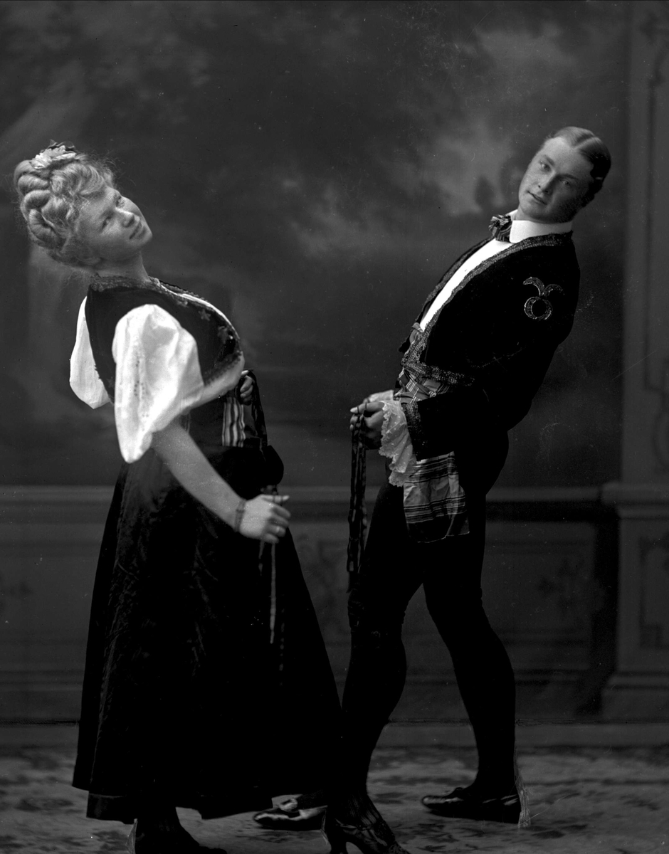 Gustav Borgen, Dobbeltportrett, mann og kvinne som spanske dansere.