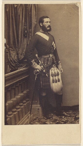 Unknown, [Portrait of a man in British military uniform]