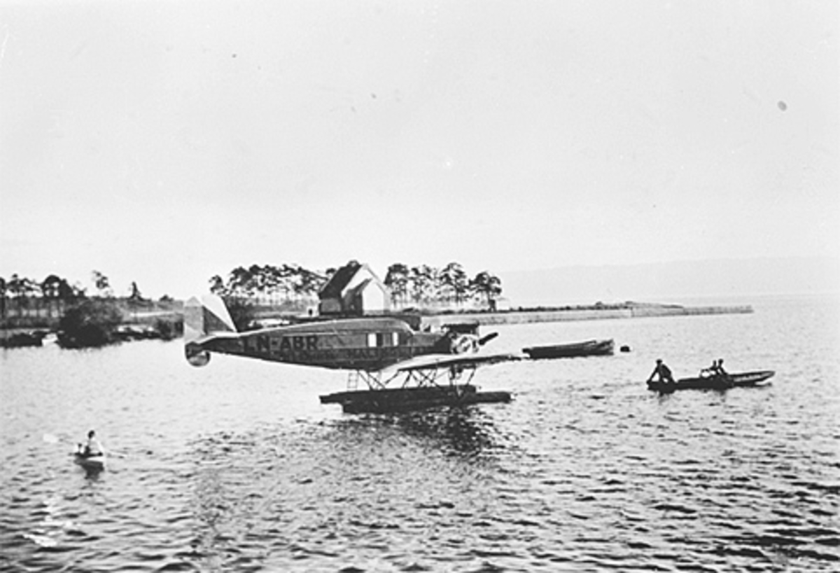 Anno Domkirkeodden, SJØFLY, MJØSA, BÅTER, FOLK, TJUVHOLMEN