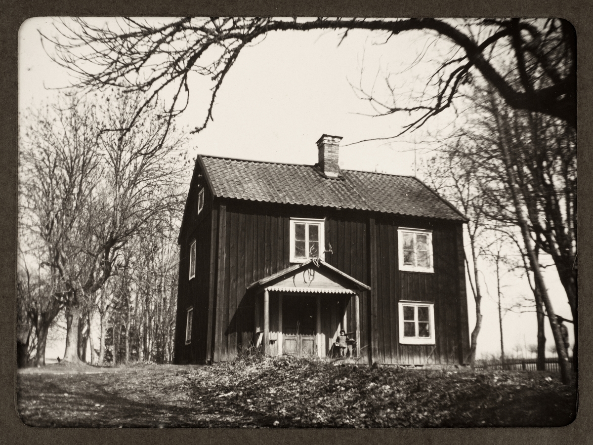 August Fredrik Schagerström, “Old Upsala. Fullerö old farmhouse 200 years old” 1927
