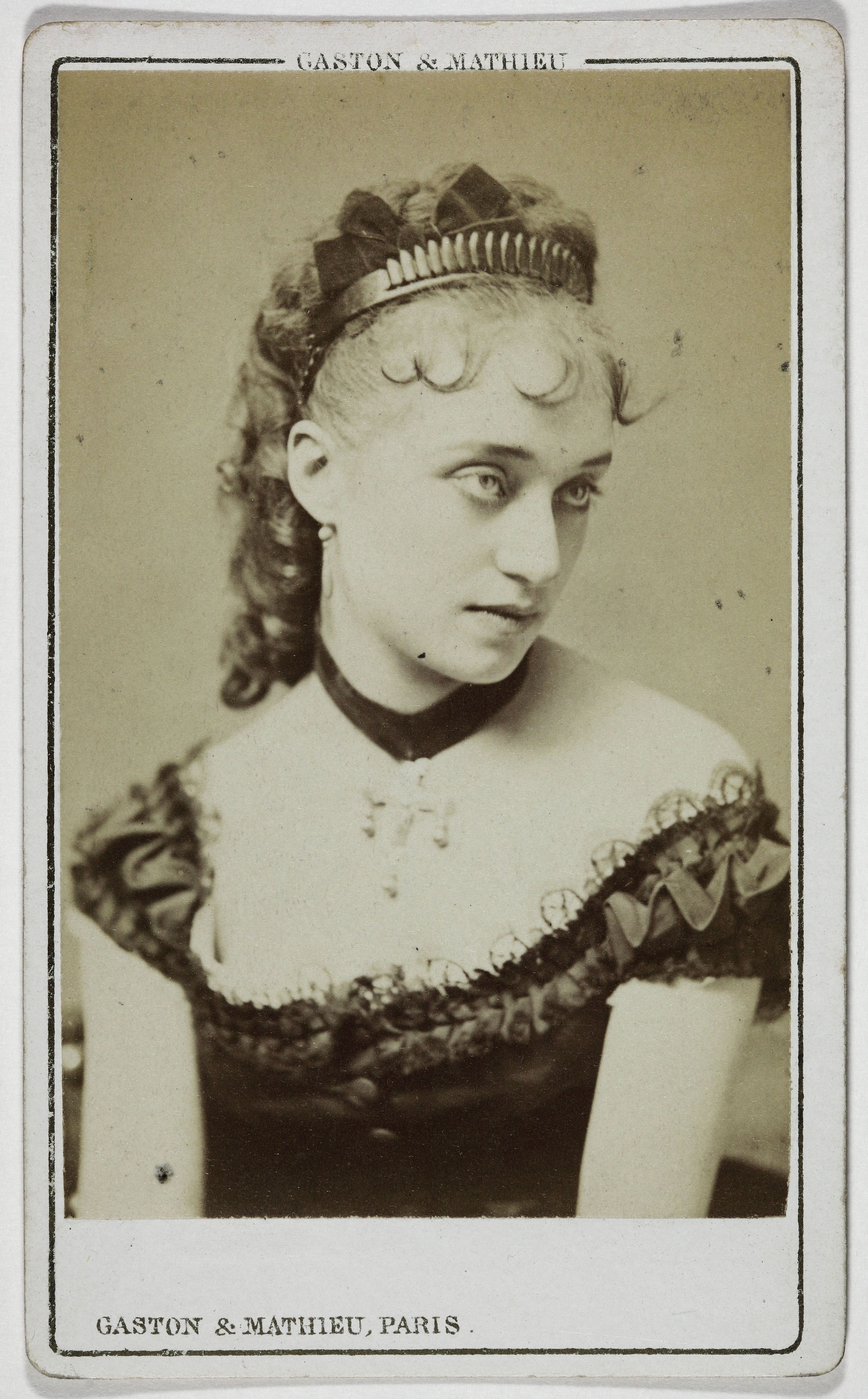 Gaston & Mathieu, Portrait d'Amiati, (Marie-Thérèse Victoria-Adélaïde Abbiate, dite), (1851-1889), (chanteuse de café-concert)