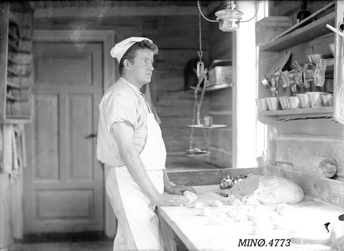 Peder J. Bredalslien, Baker