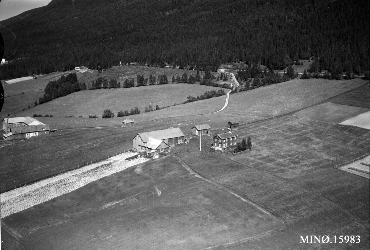 Widerøes Flyveselskap A/S, Gardsbruk, Brandvold, Fløtten