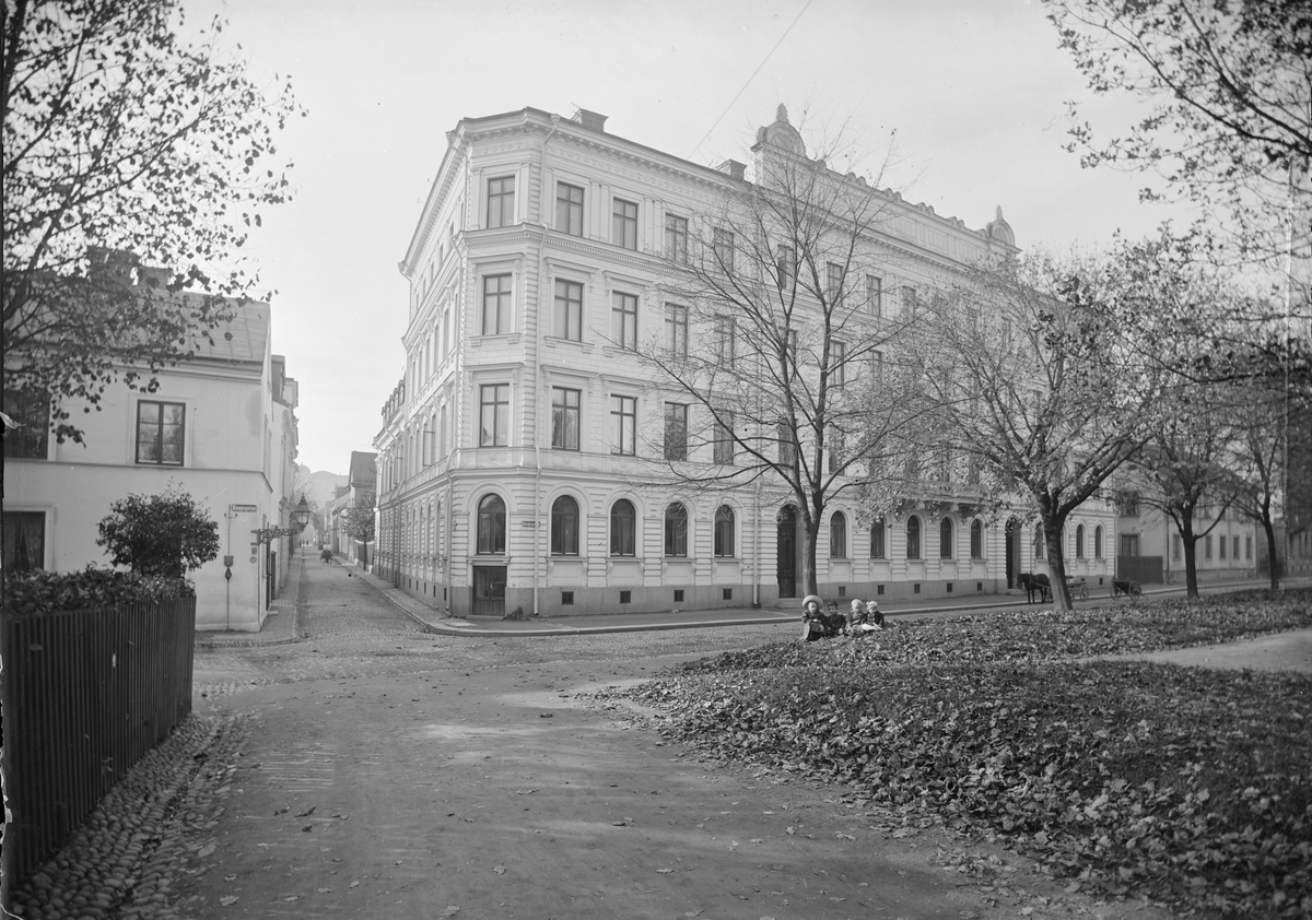Henri Osti's Fotografiateliér, "Torparslottet", Kungsgatan 69 - Bäverns gränd 24, kvarteret Svanhild, Uppsala före 1914