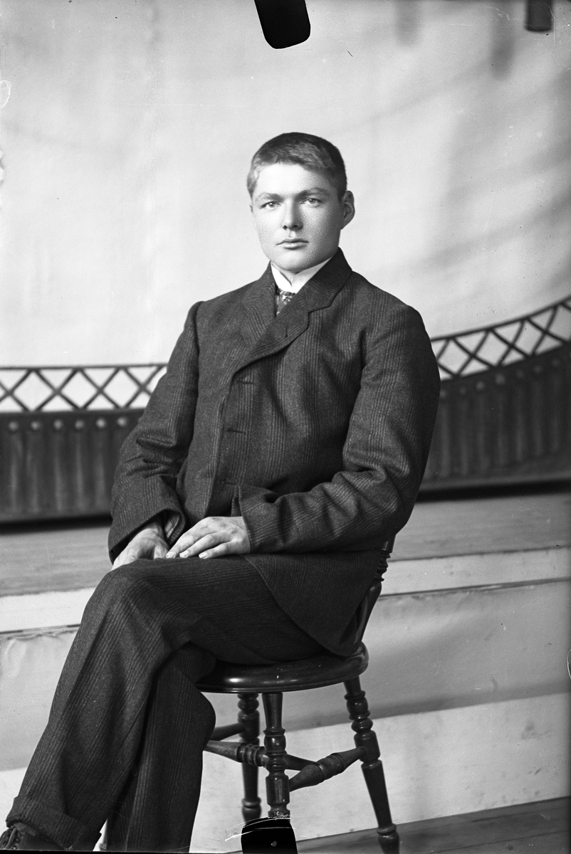Oscar Holte, Portrett av mann