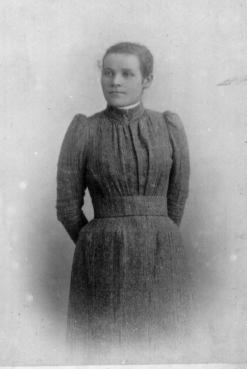Anno Domkirkeodden, Portrett av Tina Pedersdatter Vestli f.1872. Datter av Peder Andersen Prestrud (1821-1902).