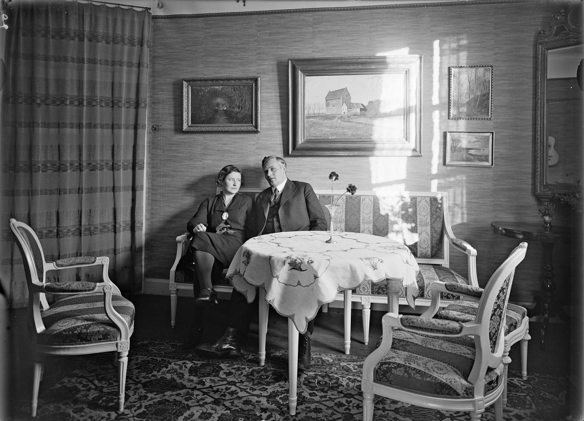 Paul Sandberg, Kvinna och man i hemmiljö, sannolikt Uppsala 1933