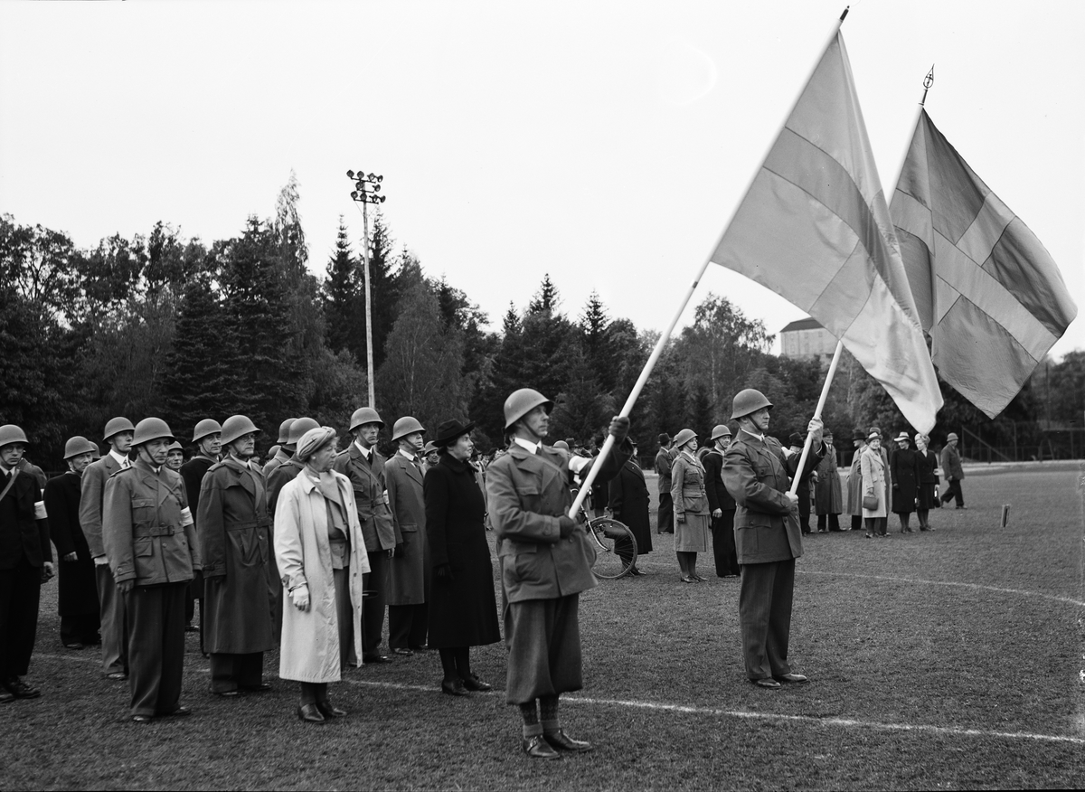 Paul Sandberg, “The Day of the Air Protection. Great interest among the Upsalabas” - Elisabeth Linnér, Karin Bratt and the Home Householders, The Students Sports Place, Kronåsen, Uppsala October 1942