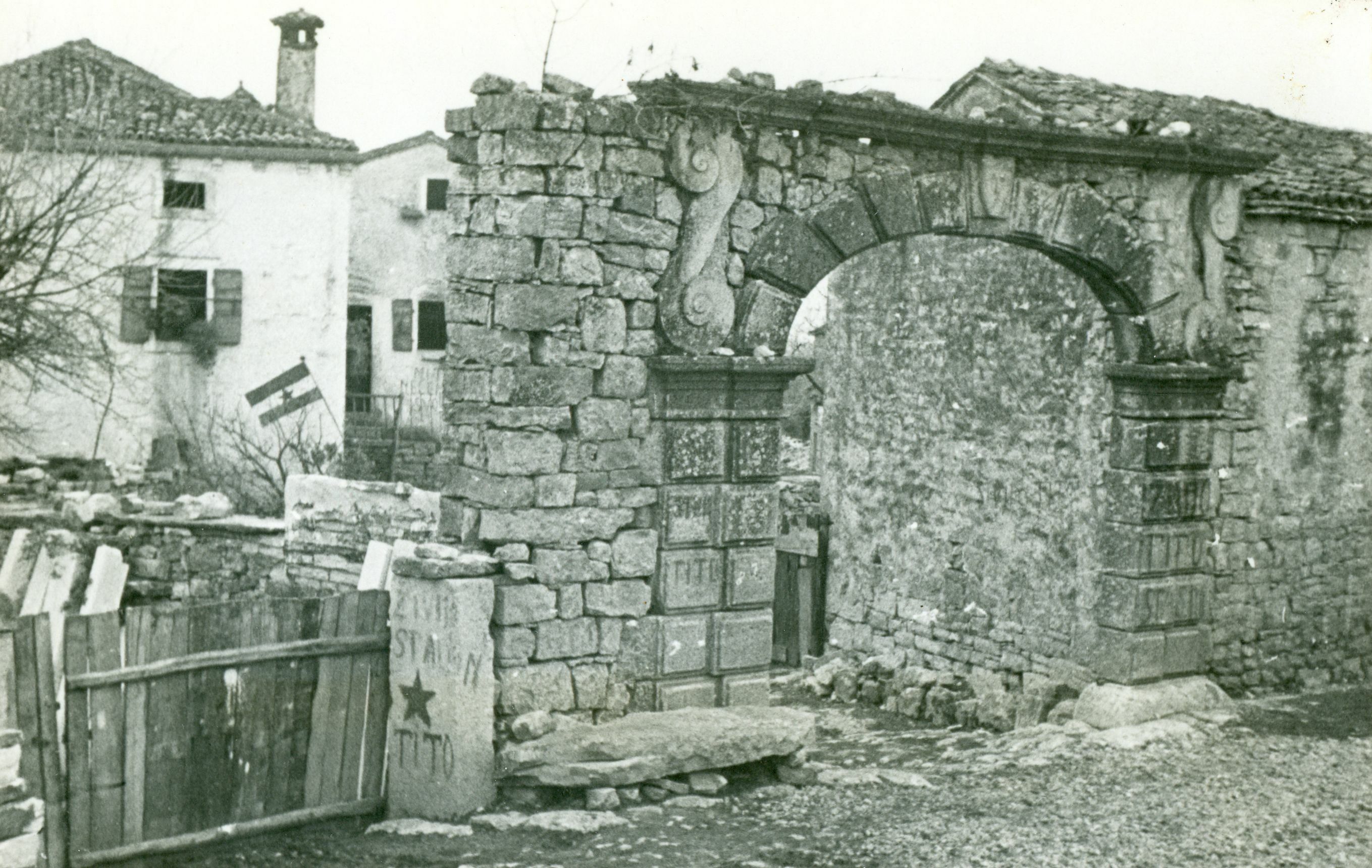 Branko Fučić, Barat (Kanfanar), portal dvorišta kuće Radetić, rustični barok iz 1784.
