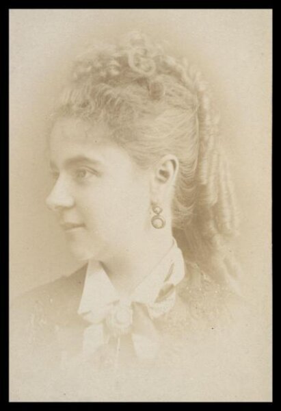 London Stereoscopic and Photographic Company, Guy Little Theatrical Photograph