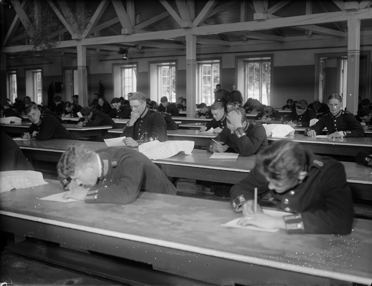 Paul Sandberg, Adjunkt Carl Cederblad’s study of the Swedish population formation ends with a picture test at Upplands Regemente, I 8
