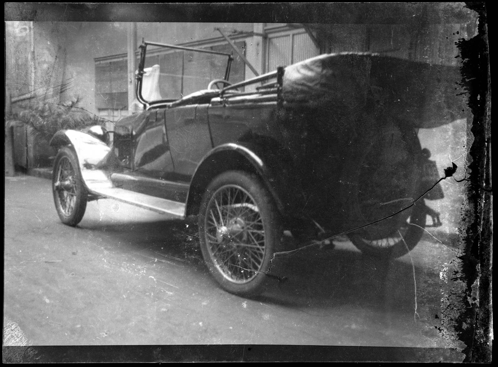Desconegut, [Automobile]